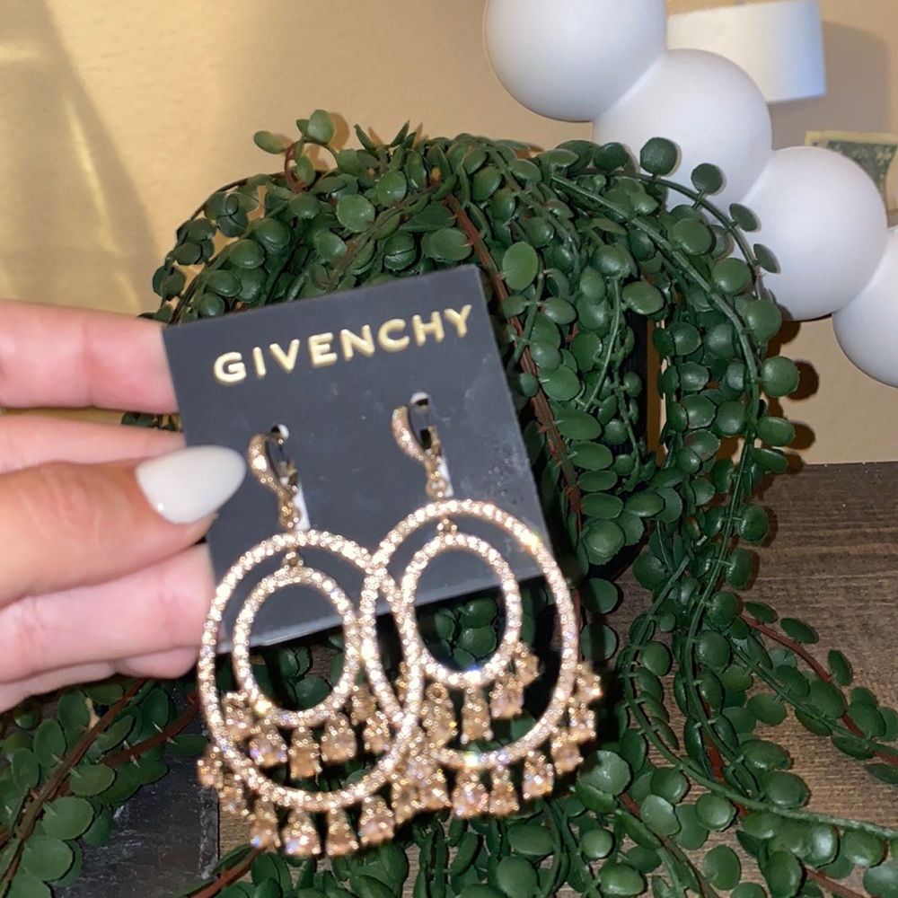 Givenchy 🤍